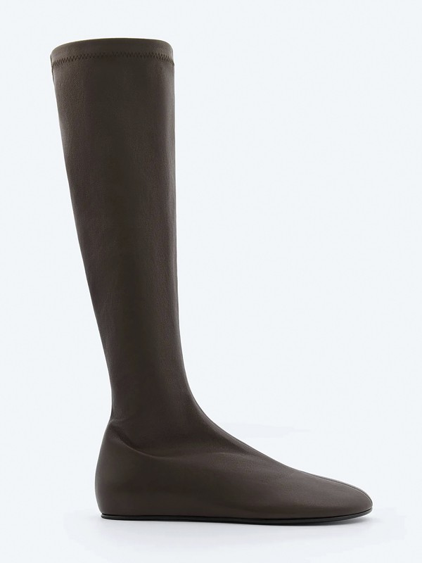 BOTAS GUANTE - GLOVE BOOTS - TENDENCIA CALZADO MARROQUINERIA BOLSOS CARTERAS OTOÑO INVIERNO 2026FOTO-8.-CARVEN-1.jpg TENDENCIA INVIERNO. ¿Qué son las glove boots o botas guante?