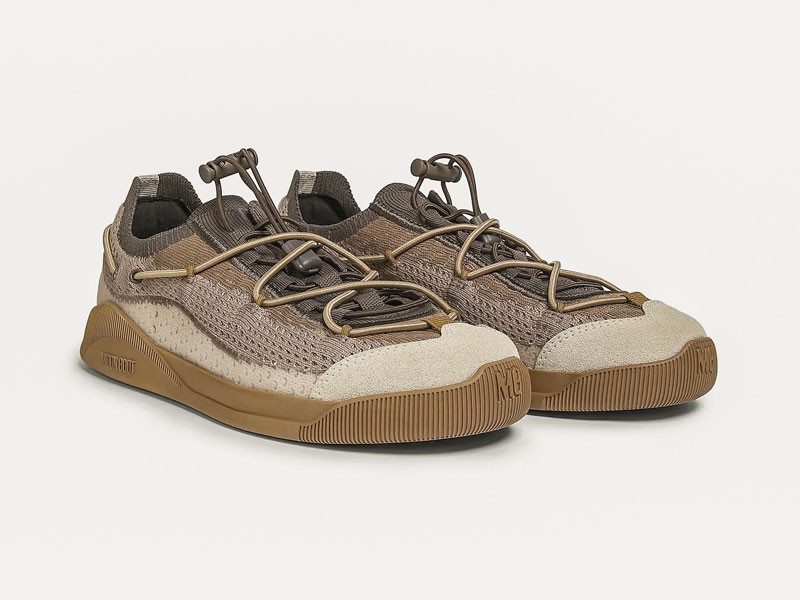 Sneakers urbanas combinan mallas, cordones y suelas mixtas