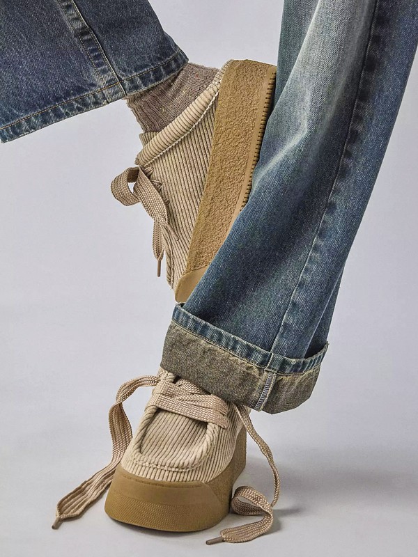 Zuecos y mules proponen confort con abrigo