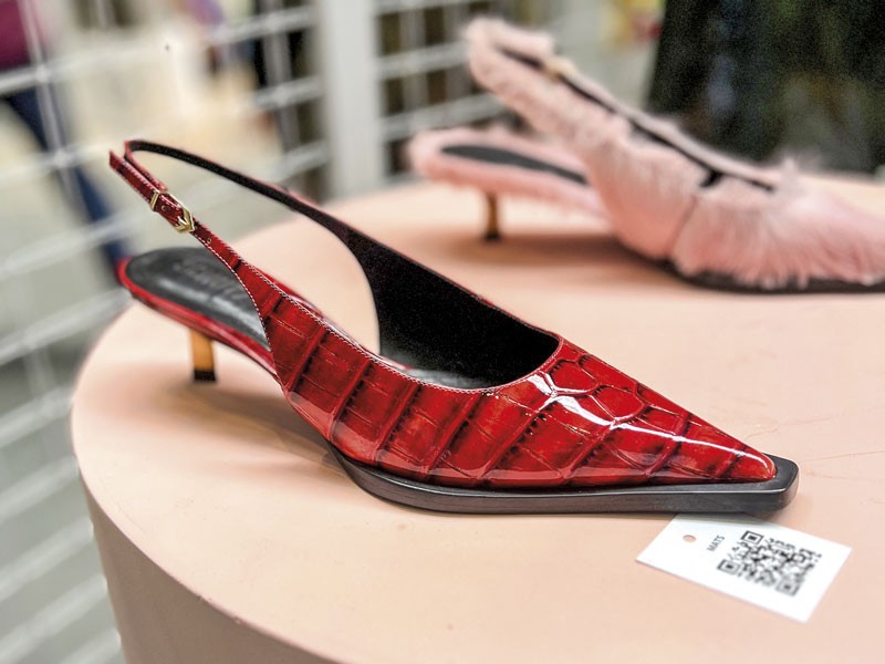 High heel sandals