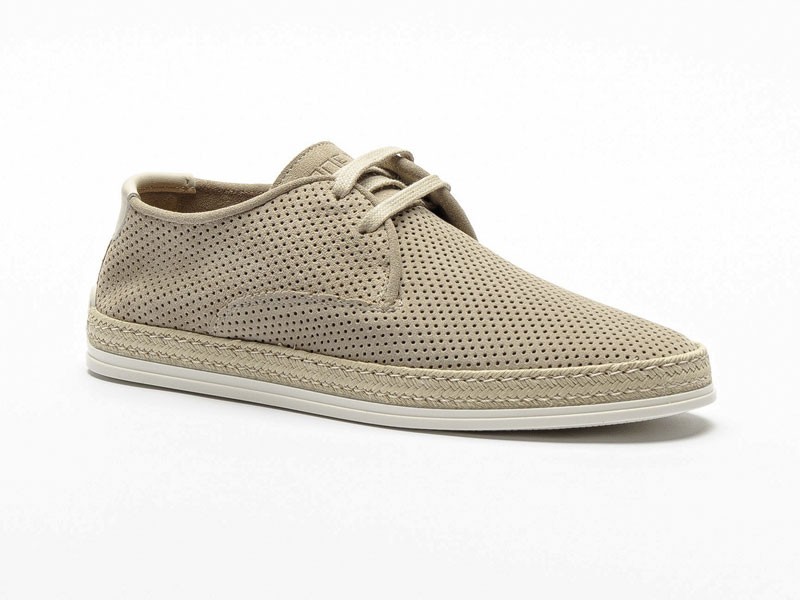 Lace-up casual shoes