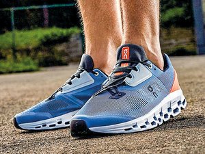 CALZADO-ZAPATO-HOMBRE-SNEAKER-DEPORTIVA-FOOTWEAR-SPORT-SHOES-MAN-SERMA-on-running-new-york-ipo-roger-fe.jpg