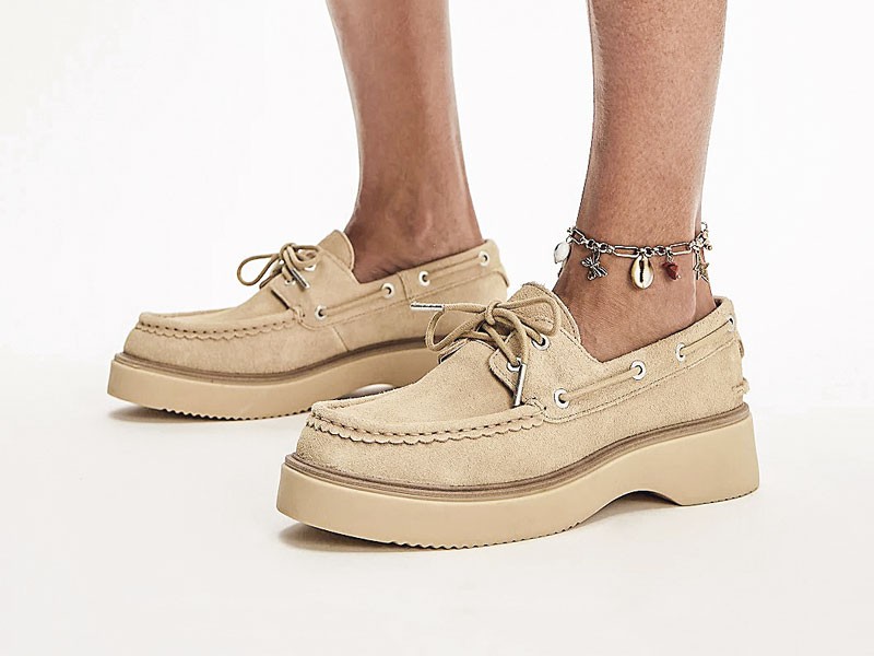 Lace-up shoes