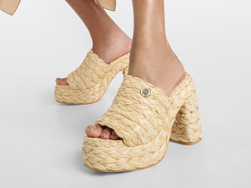 Raffia: material chosen by STELLA McCARTNEY