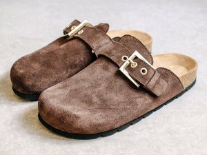 CALZADO-ZAPATO-MUJER-MULES-MODA-FOOTWEAR-SHOES-WOMAN-FASHION-SERMA-cozy-dark-brown-suede-clog-clogs.jpg