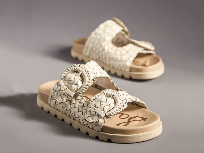 Flat sandals