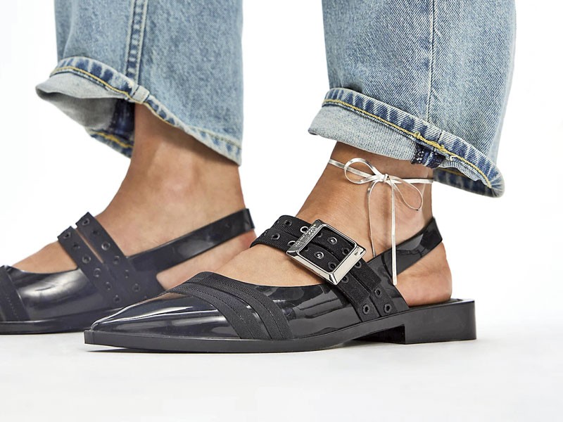 Flat slingback shoes
