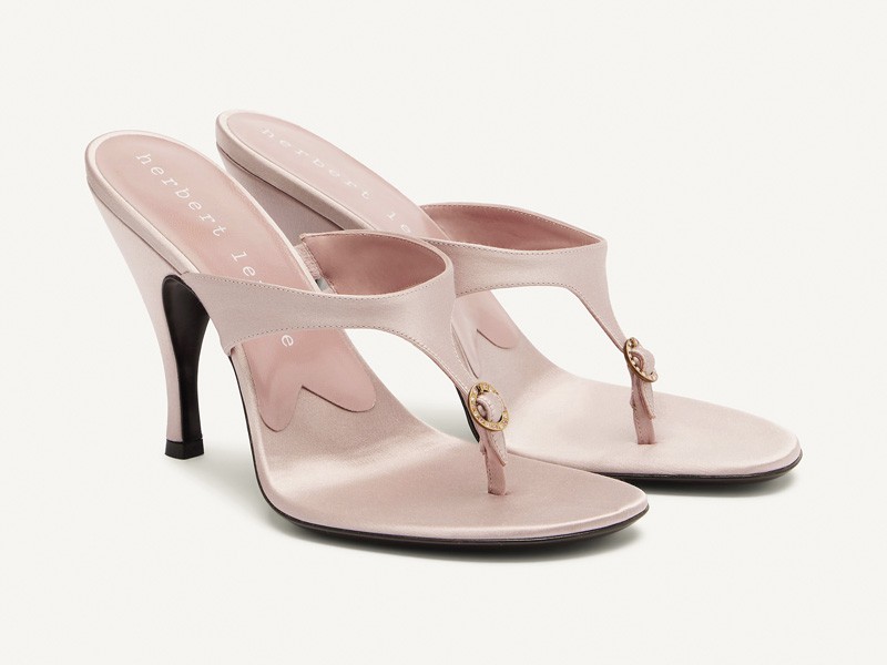 OJOTAS ALTAS CALZADO MUJER TENDENCIA PRIMAVERA VERNAO 2026 2027 SERMA 157P01139050.jpg High flip-flops elevate minimal straps with precise heels