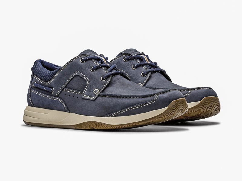Lace-up casual shoes