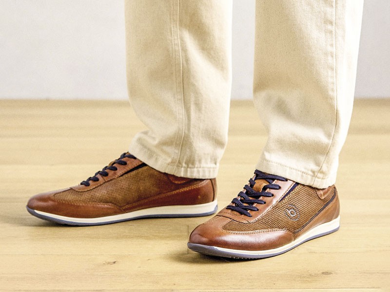 Lace-up casual shoes