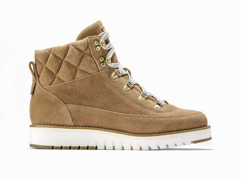 Botas workwear con suela track y costuras visibles