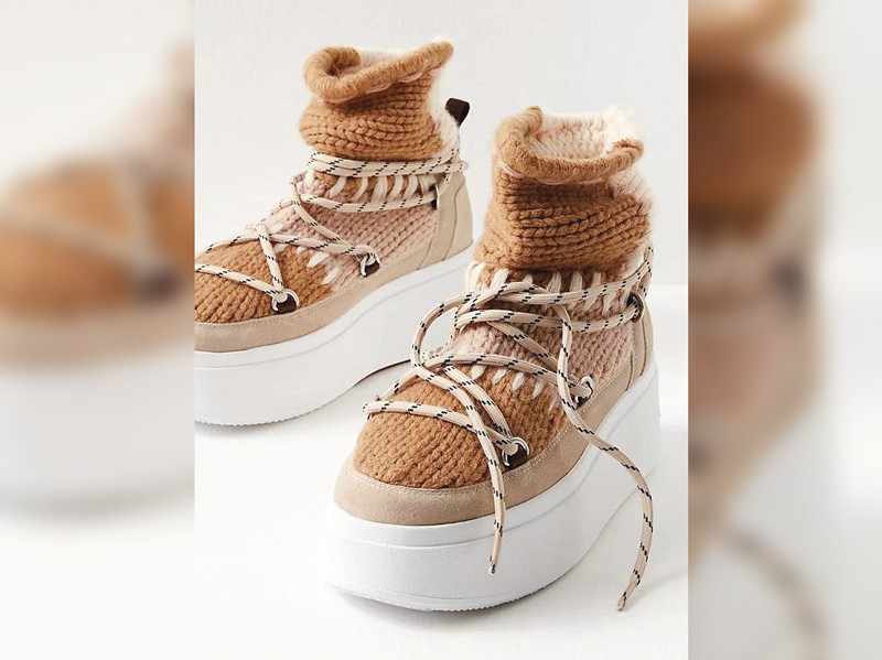 Lace-up flat booties: Warm browns