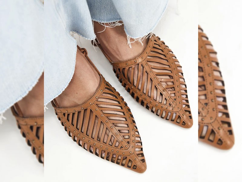 Pointed-toe mules
