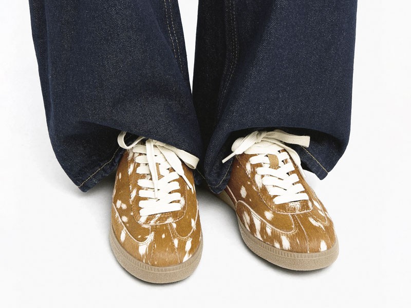 Classic sneakers: retro futsal