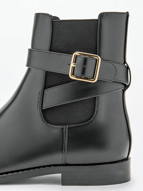 Hardware and panels strengthen chunky-based booties