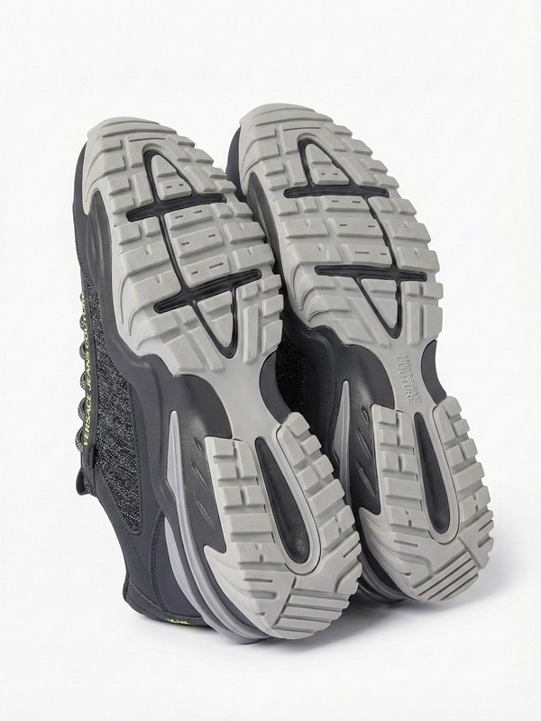 Sneakers chunky urbanas con panelería técnica y suelas voluminosas