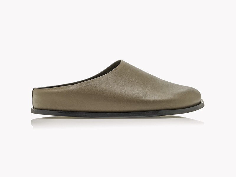 Mules indoor combinan punteras cerradas y talones libres
