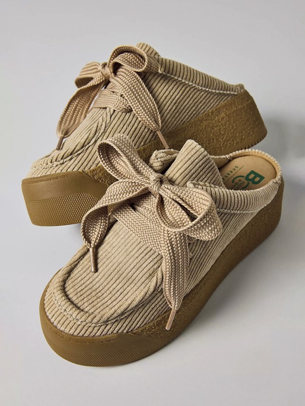 Zuecos y mules proponen confort con abrigo