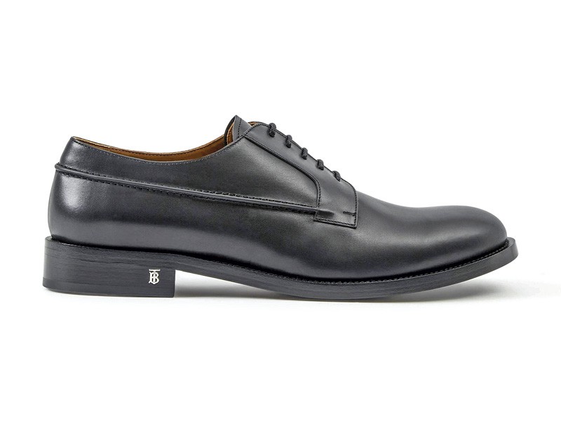 Lace-up dress shoes 