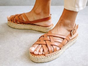 CALZADO-ZAPATO-MUJER-SANDALIAS-FLAT-MODA-FOOTWEAR-SHOES-WOMAN-FASHION-SERMA-souvenir-tan-espadrilles-alohas.jpg