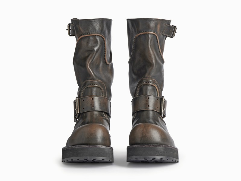 BOTAS BALENCIAGA MOTOQUERAS TENDENCIA 2026 SERMA FOTO-9.jpg The apocalyptic aesthetic of BALENCIAGA’s biker boots