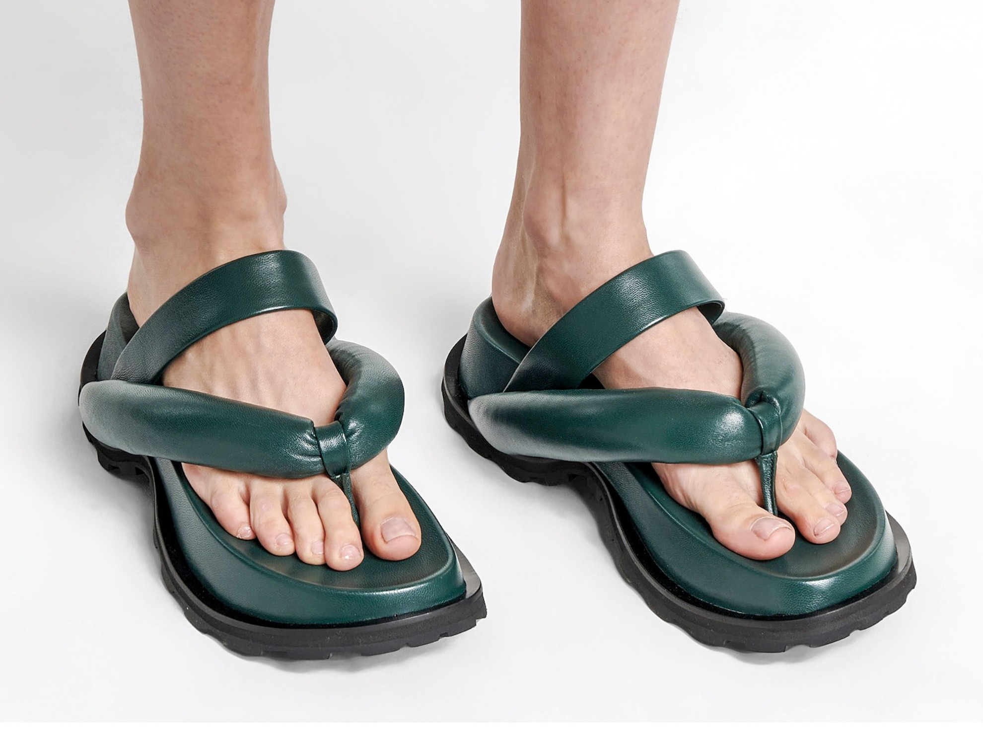 SUMMER 2021·22 ADVANCES: Flip flops or slippers opt for tubular straps