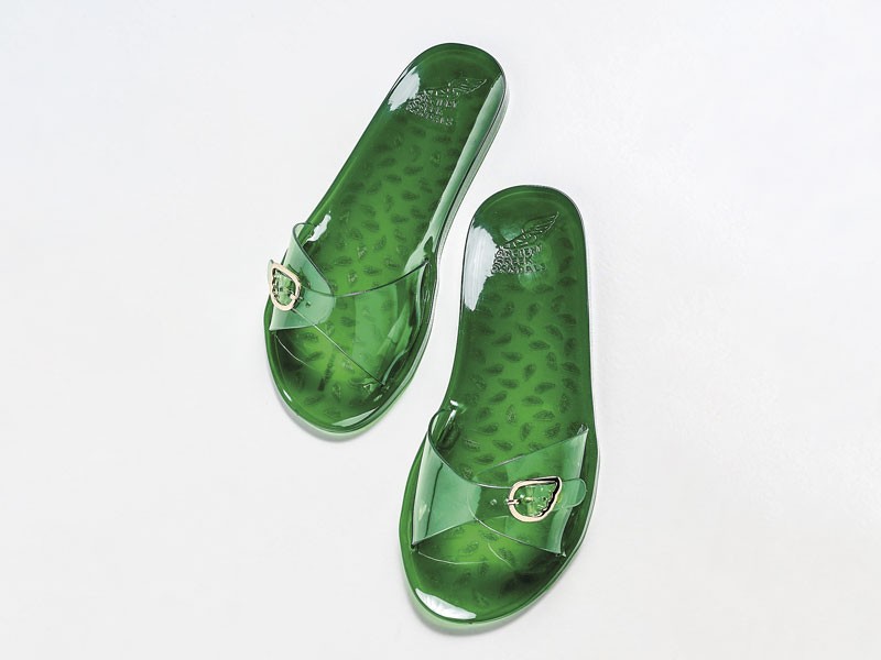 CHANCLAS INYECTADAS MUJER CALZADO TENDENCIA PRIMAVERA VERNAO 2026 2027 SERMA167agsan305811ba2d_1772654636831_2.jpg Injected women’s footwear explores volume and molded forms