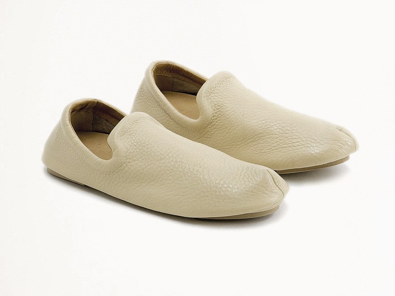 SILUETAS SLIM LISO SPORT HOMBRE CALZADO TENDENCIA PRIMAVERA VERNAO 2026 2027 SERMA 157Sportivo-ss-22-0733.jpg Slim silhouettes refine men’s low shoes with thin soles