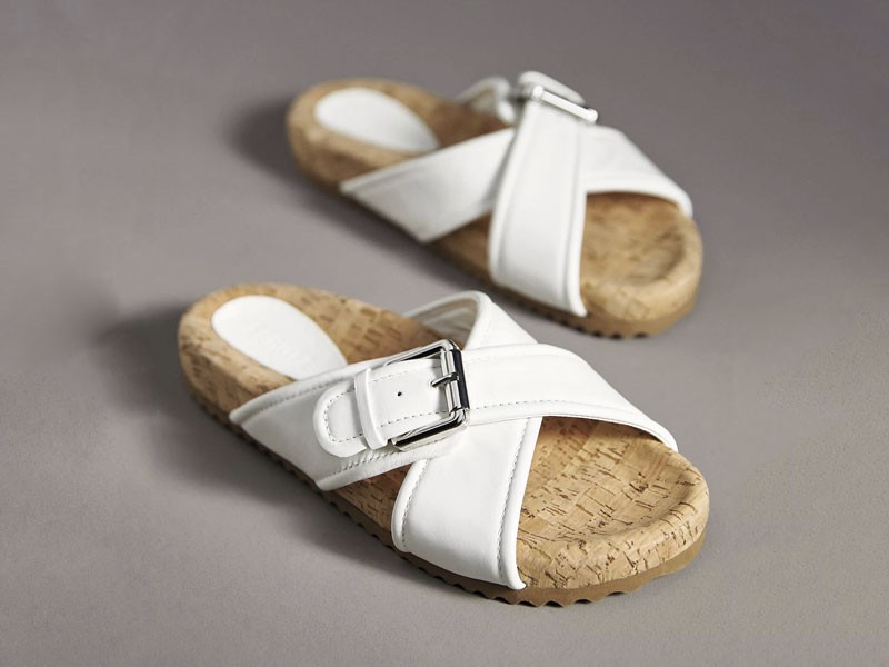 Flat sandals