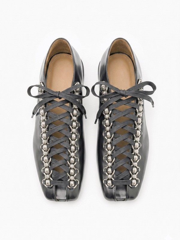 ACORDONADOS MUJER CALZADO TENDENCIA PRIMAVERA VERNAO 2026 2027 SERMA 157Gemini_Generated_Image_tcvic4tcvic4tcvi.jpg Acordonados femeninos combinan calados, punteras y cordones