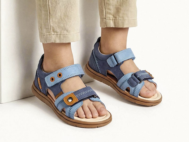 Kids’ sandals segment the assortment through closures and color
