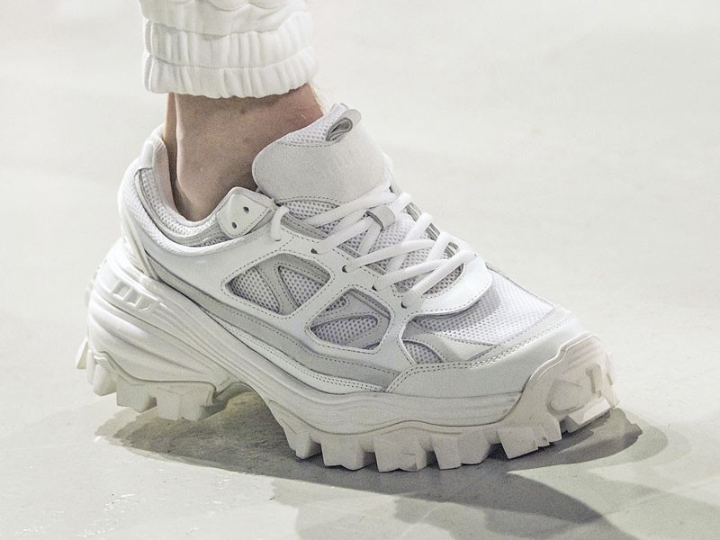 Chunky sneakers: More stylized