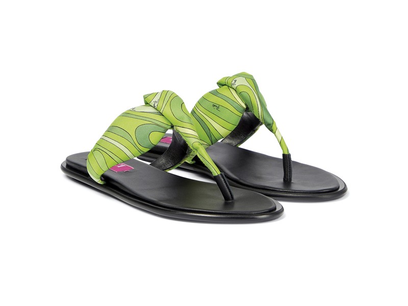 Flat slides / flip flops