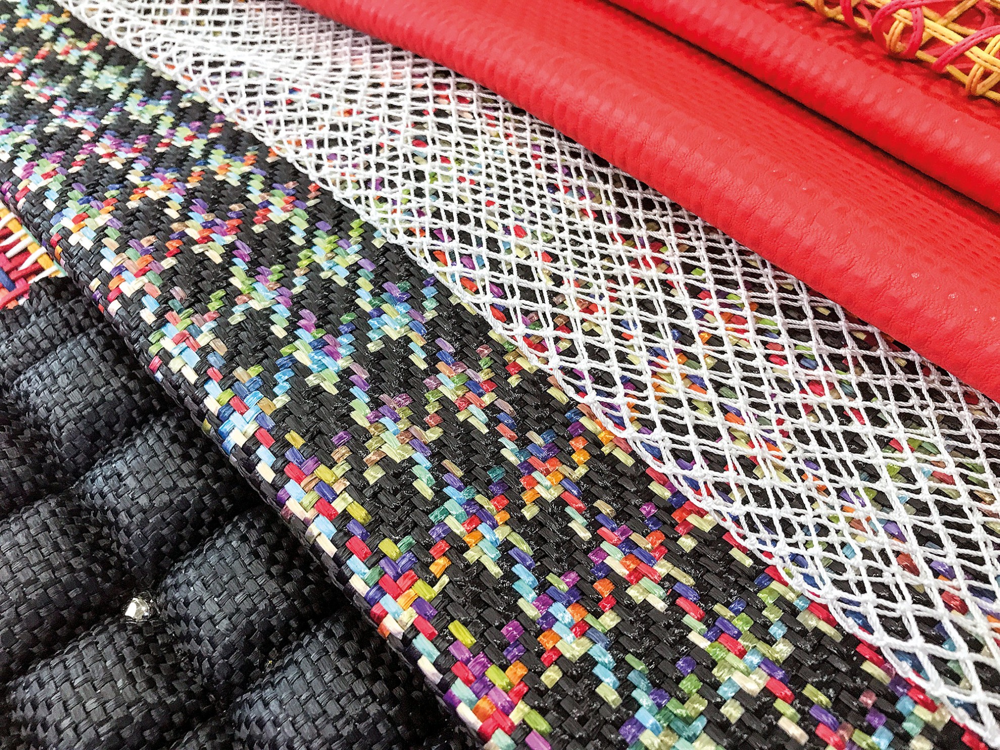 Interwoven and net materials: for fresh and handmade designs