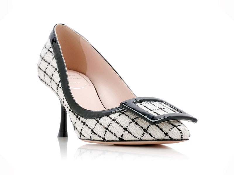 Closed high heel shoes