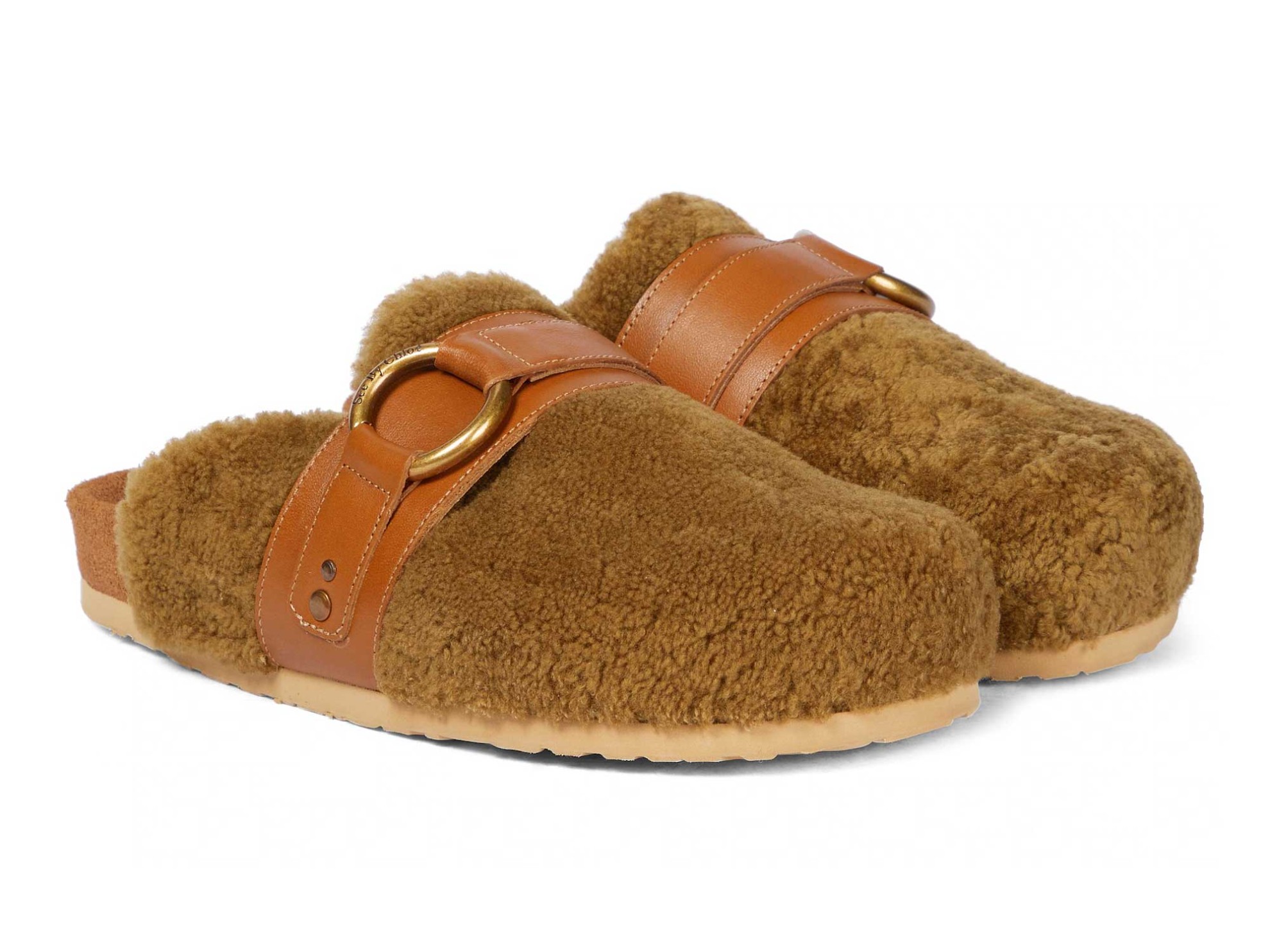 LATEST FASHION! Shearling shoes: the lambskin shoes that are trending in Europe