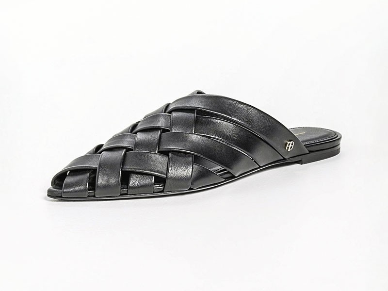 Pointed-toe mules