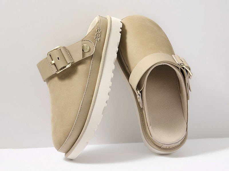 Mules tipo mocasín activan lazos, hebillas y texturas