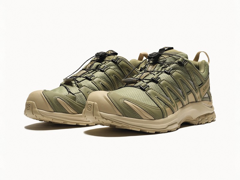 Sneakers deportivas activan mallas, suelas y color técnico