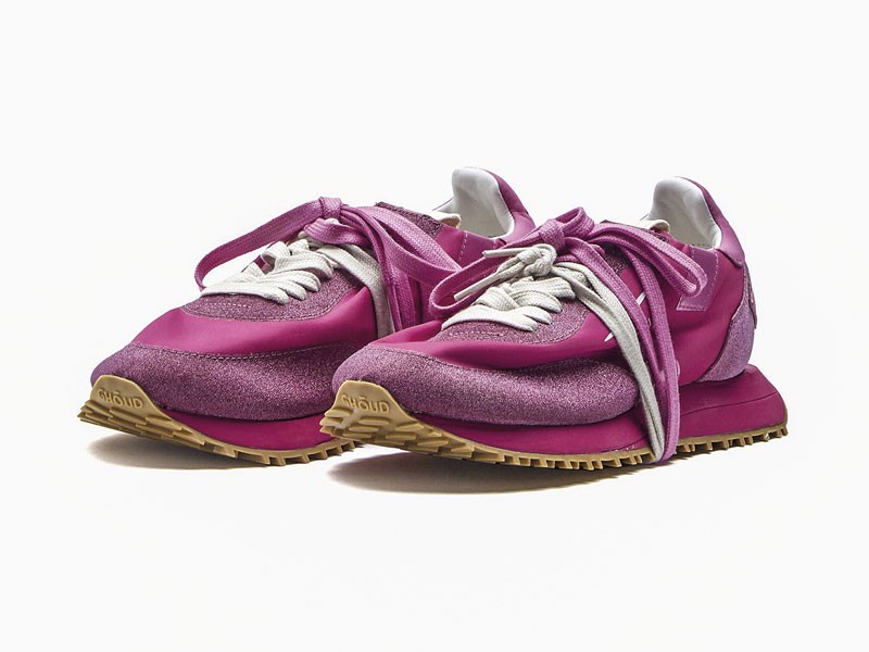 Urban sports sneakers: Updated vintage