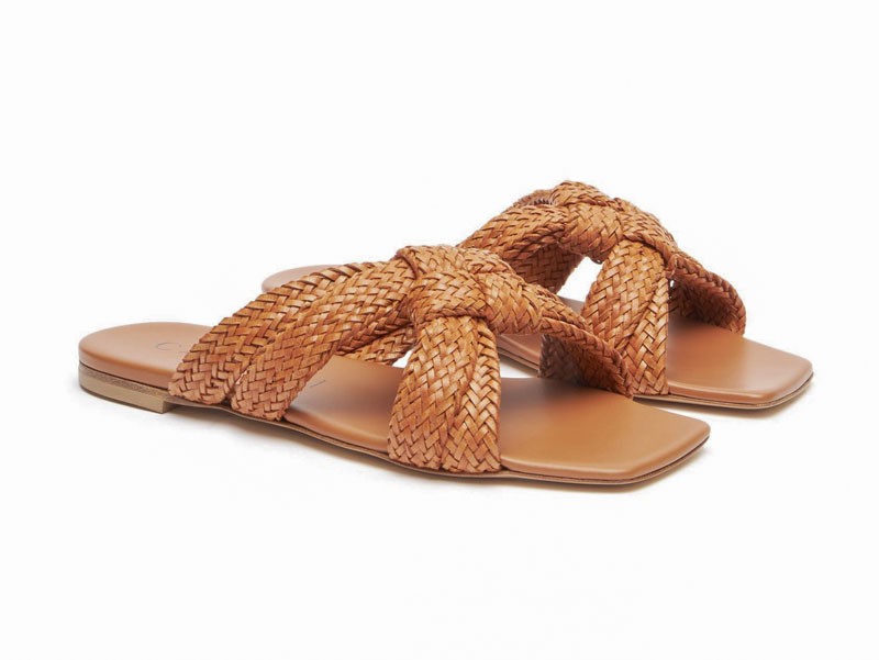 Italian intrecciato: The exclusive material for CASADEI's new slides and sandals 