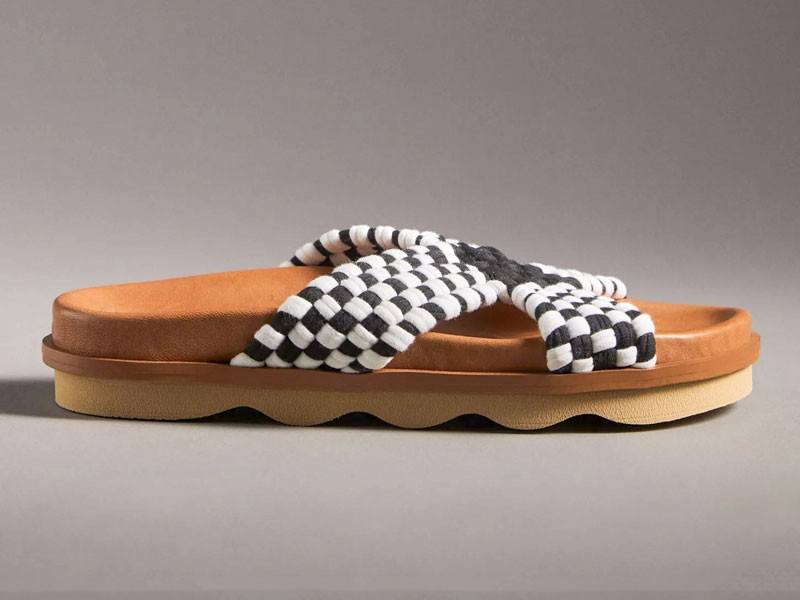 Anatomical insoles, straps and creativity: The winning formula for the most sought-after slides