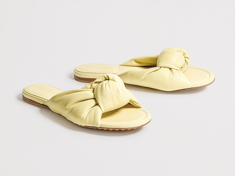 Pale Banana suaviza calzados, bolsos y hebillas