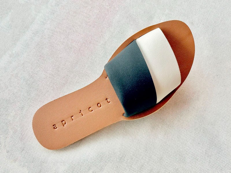 Minimalist APRICOT slides: Comfortable and elegant