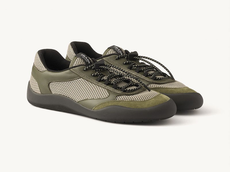 Urban sneakers combine mesh, laces and mixed soles