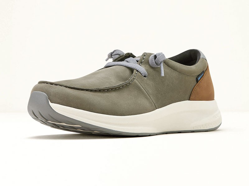 Lace-up casual shoes