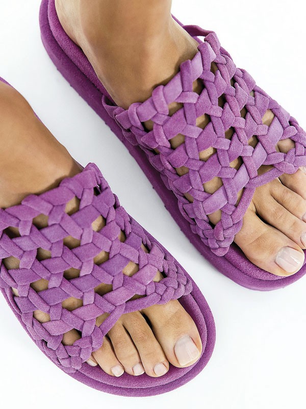 CHANCLAS FAJAS CALZADO MUJER ARTESANAL SANDALIA TENDENCIA PRIMAVERA VERNAO 2026 2027 SERMA167descarga-(14).jpg Artisanal slides with open weaves and lightweight flat soles