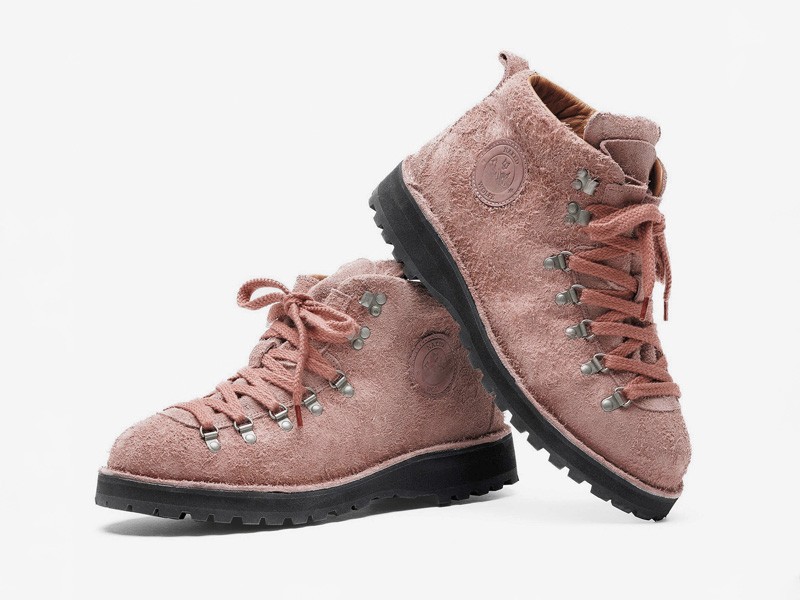 Workwear boots with track soles and visible stitching