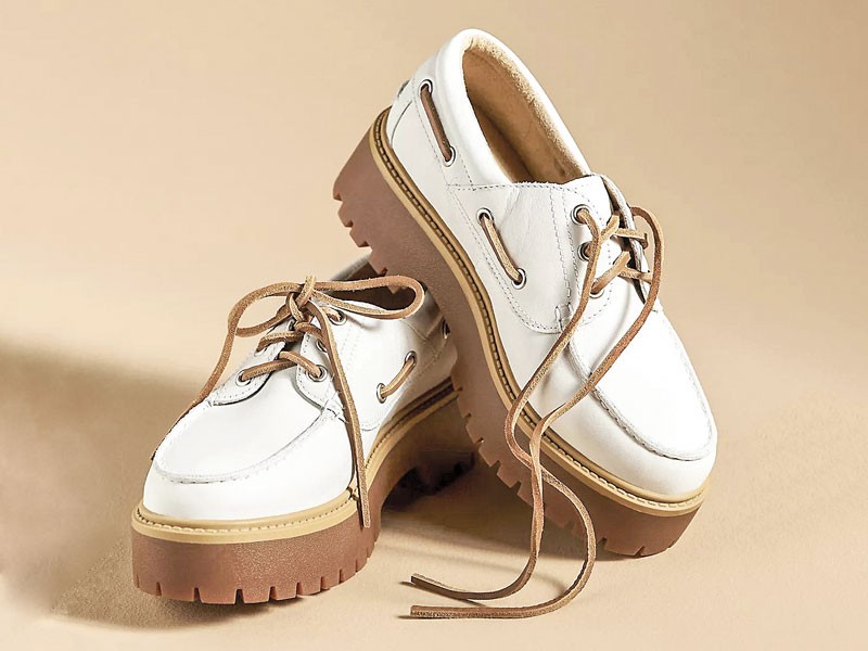 Lace-up Shoes / Moccasins