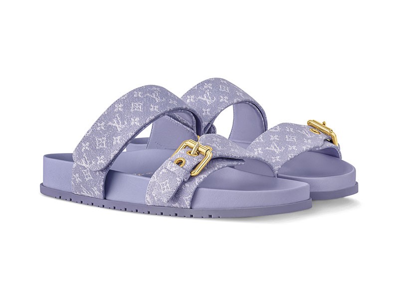 Flat sandals